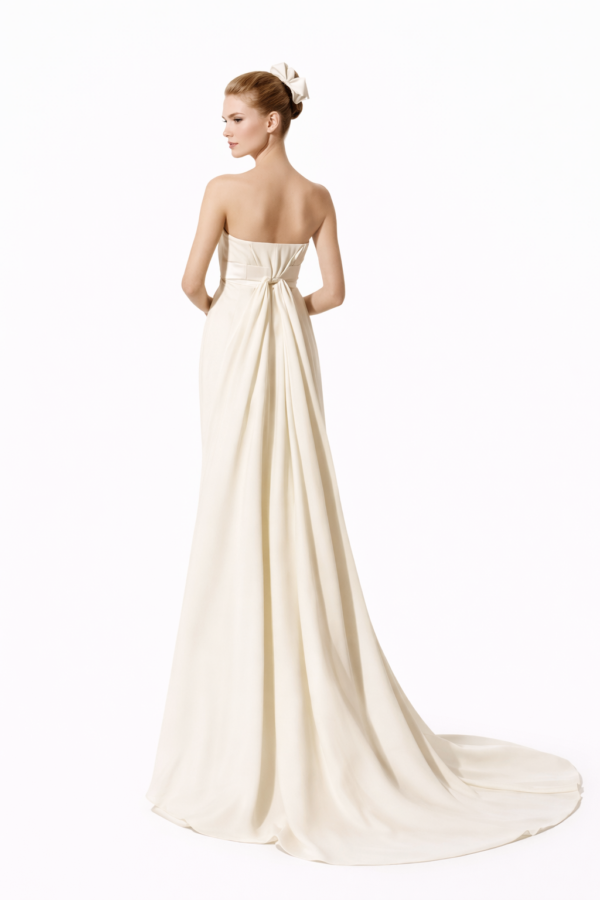 modelo-aulide_b-coleccion-novia-valentino-sposa-pronovias-2010 (1)